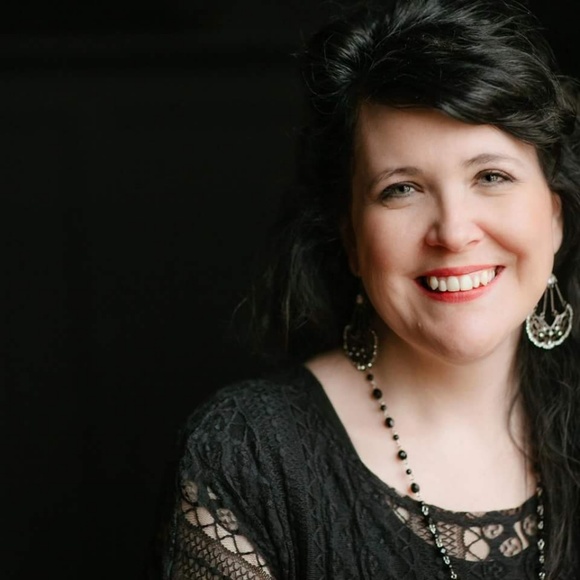 Meet your Posher, Shantel - Picture 2 of 3